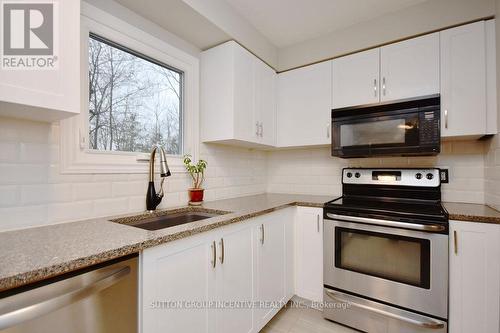 1916 Applewood Avenue, Innisfil, ON - Indoor Photo Showing Kitchen