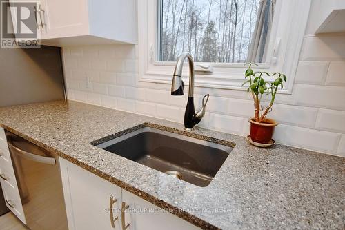 1916 Applewood Avenue, Innisfil (Alcona), ON - Indoor Photo Showing Kitchen