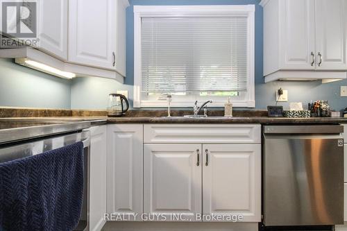 717 Overend Gardens, Peterborough (Monaghan), ON - Indoor Photo Showing Kitchen With Upgraded Kitchen