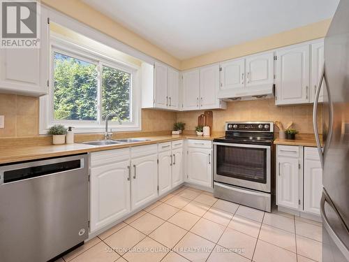 3569 Belvedere Crescent, Mississauga, ON - Indoor Photo Showing Kitchen With Double Sink