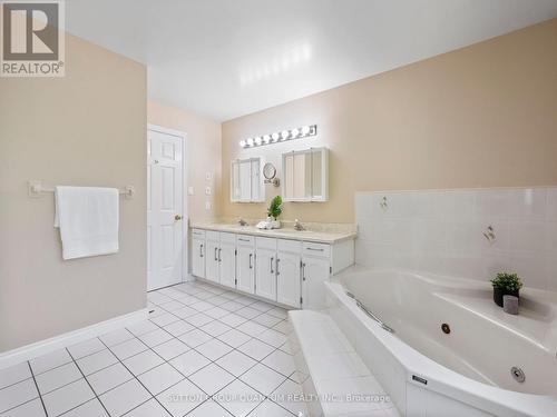 3569 Belvedere Crescent, Mississauga, ON - Indoor Photo Showing Bathroom