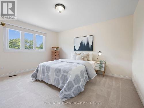 3569 Belvedere Crescent, Mississauga, ON - Indoor Photo Showing Bedroom