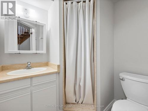 3569 Belvedere Crescent, Mississauga, ON - Indoor Photo Showing Bathroom