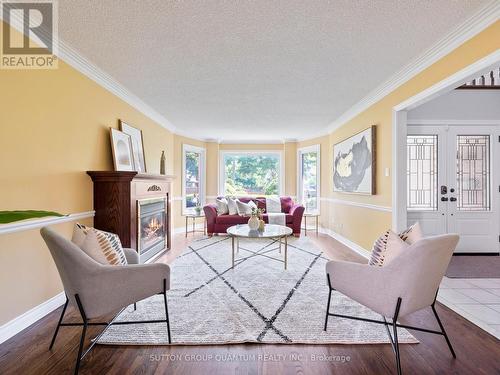 3569 Belvedere Crescent, Mississauga, ON - Indoor Photo Showing Living Room With Fireplace