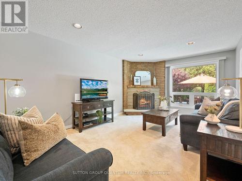 3569 Belvedere Crescent, Mississauga, ON - Indoor Photo Showing Living Room With Fireplace