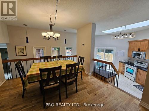 7027 Estoril Road, Mississauga, ON - Indoor Photo Showing Dining Room