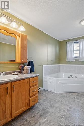 35 Tracadie Drive, Dieppe, NB - Indoor Photo Showing Bathroom