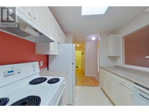 1201 Kokanee  Drive Unit# 308, Cranbrook, BC - Indoor Photo Showing Kitchen