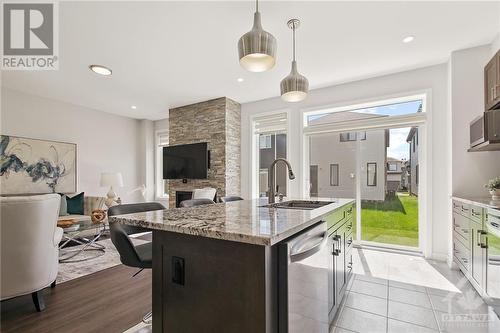 773 Derreen Avenue, Stittsville, ON - Indoor Photo Showing Kitchen With Upgraded Kitchen