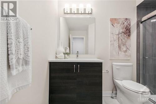 773 Derreen Avenue, Stittsville, ON - Indoor Photo Showing Bathroom