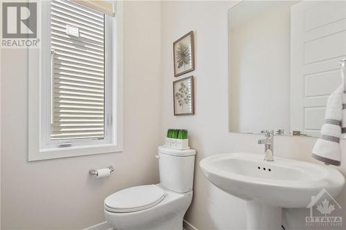 773 Derreen Avenue, Stittsville, ON - Indoor Photo Showing Bathroom