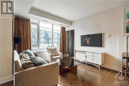 360 Patricia Avenue Unit#709, Ottawa, ON - Indoor Photo Showing Living Room