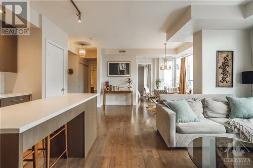 360 Patricia Avenue Unit#709, Ottawa, ON - Indoor Photo Showing Living Room