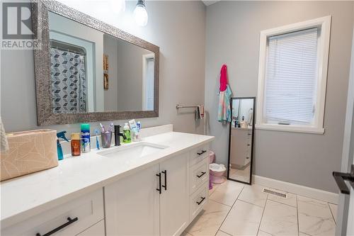 142 Bellwood Drive, Cornwall, ON - Indoor Photo Showing Bathroom