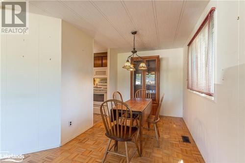 1034 Eighth Lane, Minden, ON - Indoor Photo Showing Dining Room