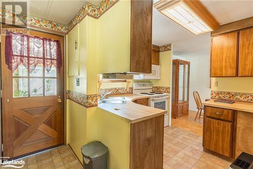 1034 Eighth Lane, Minden, ON - Indoor Photo Showing Kitchen