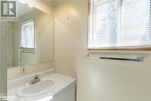 1034 Eighth Lane, Minden, ON - Indoor Photo Showing Bathroom