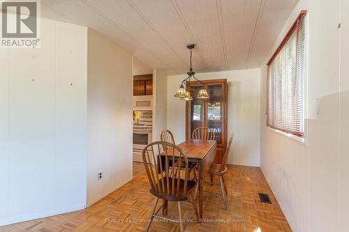 1034 Eighth Lane, Minden Hills, ON - Indoor Photo Showing Dining Room