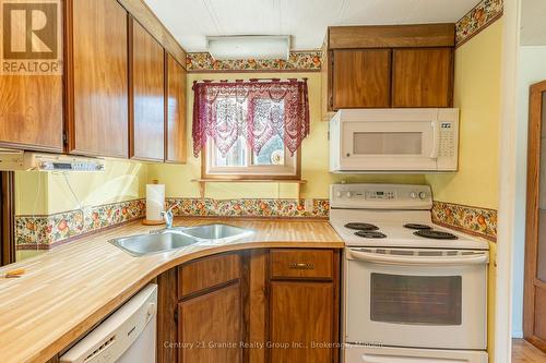 1034 Eighth Lane, Minden Hills, ON - Indoor Photo Showing Kitchen With Double Sink