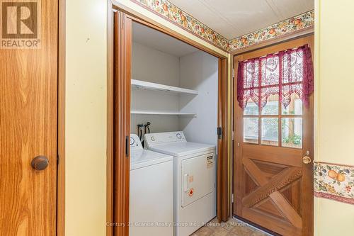 1034 Eighth Lane, Minden Hills, ON - Indoor Photo Showing Laundry Room