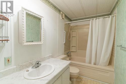 1034 Eighth Lane, Minden Hills, ON - Indoor Photo Showing Bathroom