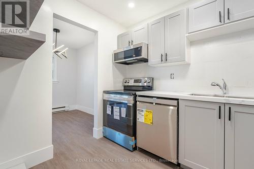 457 - 16 Harper Way, Markham (Aileen-Willowbrook), ON - Indoor Photo Showing Kitchen With Double Sink