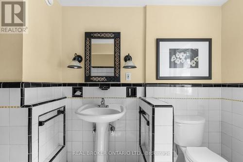 81 Clapperton Street, Barrie, ON - Indoor Photo Showing Bathroom