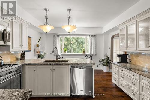 81 Clapperton Street, Barrie, ON - Indoor Photo Showing Kitchen With Upgraded Kitchen