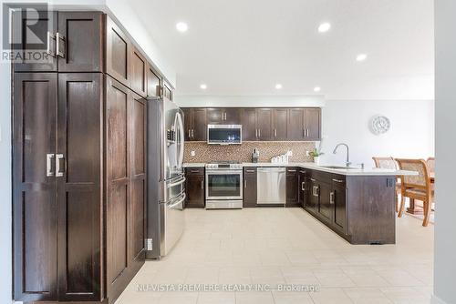 1945 Foxwood Avenue, London, ON - Indoor Photo Showing Kitchen With Upgraded Kitchen