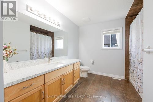 1945 Foxwood Avenue, London, ON - Indoor Photo Showing Bathroom