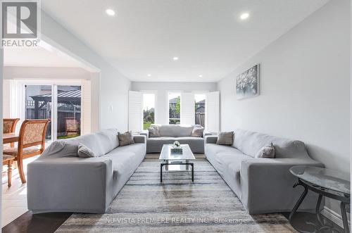 1945 Foxwood Avenue, London, ON - Indoor Photo Showing Living Room