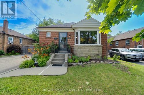 45 Mayall Avenue, Toronto (Downsview-Roding-Cfb), ON - Outdoor