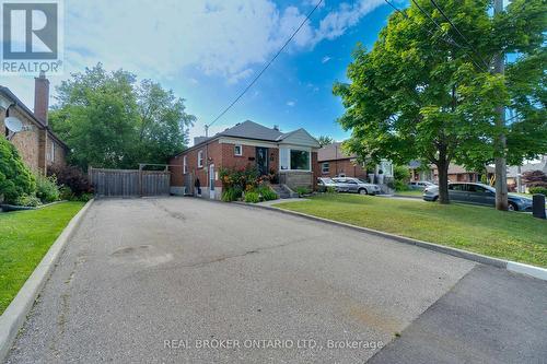 45 Mayall Avenue, Toronto (Downsview-Roding-Cfb), ON - Outdoor