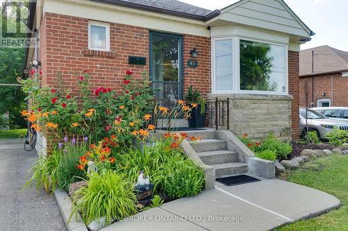 45 Mayall Avenue, Toronto (Downsview-Roding-Cfb), ON - Outdoor