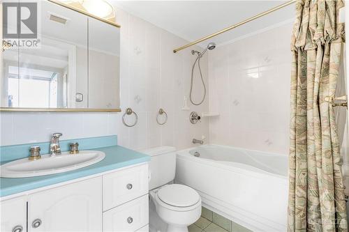 530 Laurier Avenue W Unit#2304, Ottawa, ON - Indoor Photo Showing Bathroom