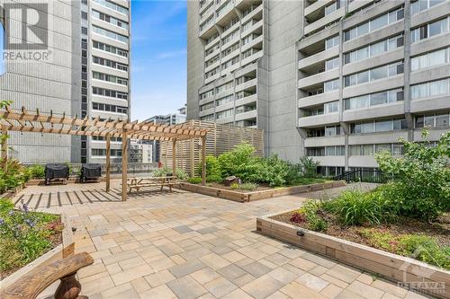 530 Laurier Avenue W Unit#2304, Ottawa, ON - Outdoor