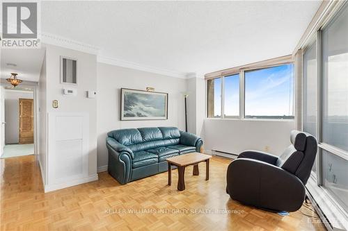 2304 - 530 Laurier Avenue W, Ottawa, ON - Indoor Photo Showing Living Room