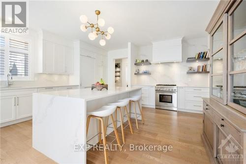 222 Pioneer Road, Russell, ON - Indoor Photo Showing Kitchen With Upgraded Kitchen