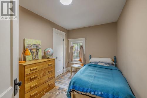 170 Langarth Street E, London, ON - Indoor Photo Showing Bedroom