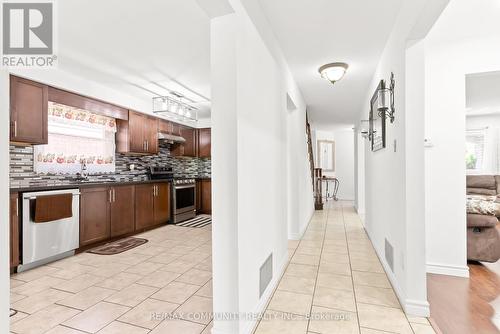 16 Hallen Road, Brampton (Fletcher'S West), ON - Indoor Photo Showing Kitchen