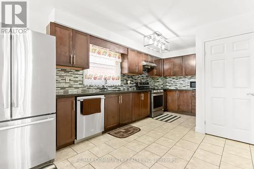 16 Hallen Road, Brampton, ON - Indoor Photo Showing Kitchen With Upgraded Kitchen