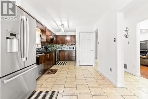 16 Hallen Road, Brampton, ON - Indoor Photo Showing Kitchen