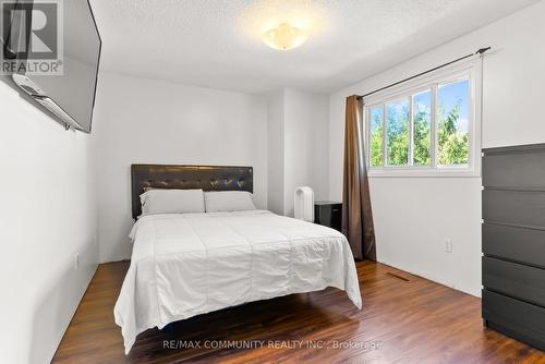 16 Hallen Road, Brampton (Fletcher'S West), ON - Indoor Photo Showing Bedroom