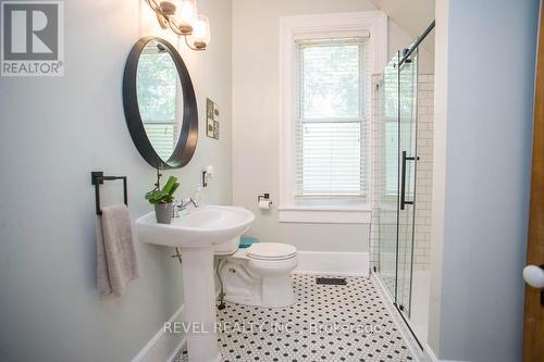 386 Maple Avenue S, Brant (Burford), ON - Indoor Photo Showing Bathroom