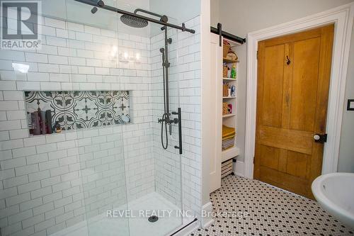 386 Maple Avenue S, Brant (Burford), ON - Indoor Photo Showing Bathroom