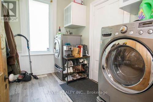 386 Maple Avenue S, Brant (Burford), ON - Indoor Photo Showing Laundry Room