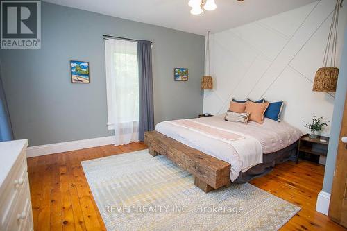 386 Maple Avenue S, Brant (Burford), ON - Indoor Photo Showing Bedroom