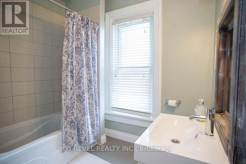 386 Maple Avenue S, Brant (Burford), ON - Indoor Photo Showing Bathroom