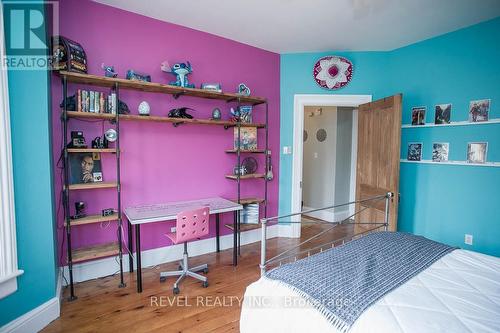 386 Maple Avenue S, Brant, ON - Indoor Photo Showing Bedroom