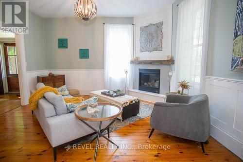 386 Maple Avenue S, Brant (Burford), ON - Indoor Photo Showing Living Room With Fireplace